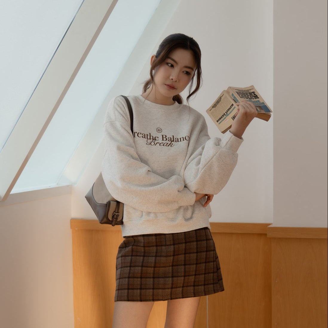 avocado -  Jupiter Sweater เสื้อสเวตเตอร์สกรีนลายผ้าหนานุ่มม