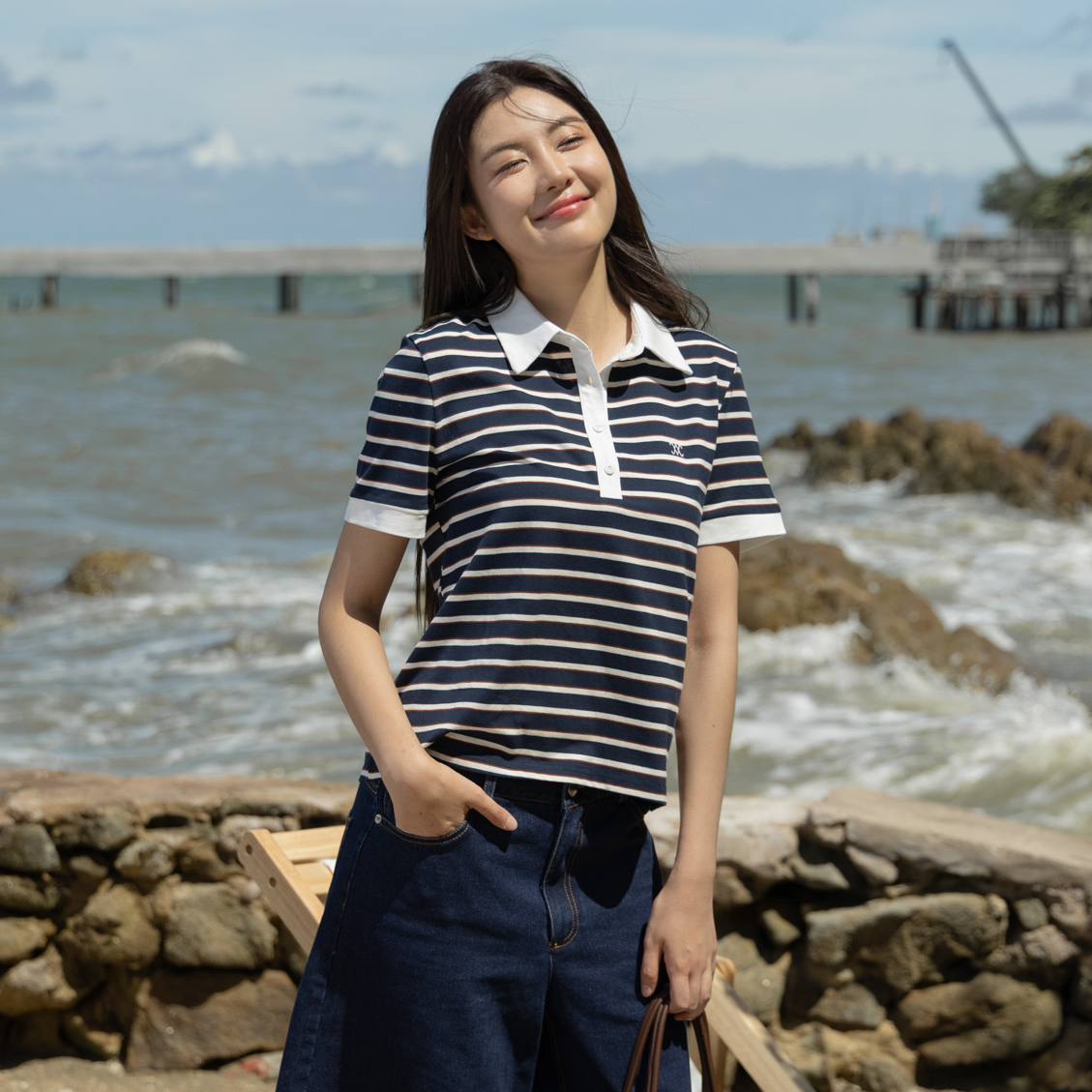 avocado - Petty Polo เสื้อโปโลคอปกลายทาง ดีเทลกระดุมลายกระ