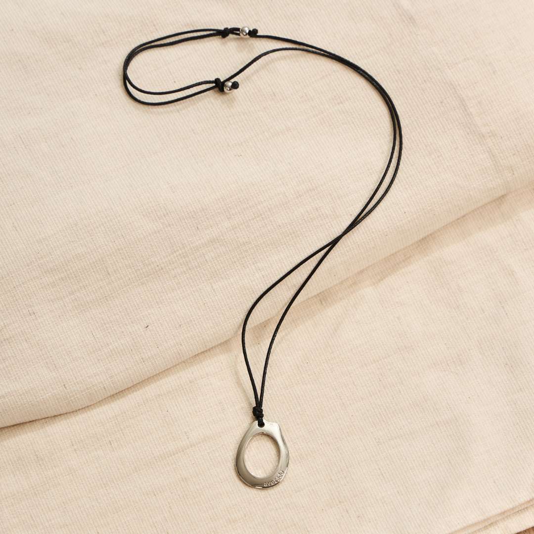 avocado - Rockie Necklace สร้อยคอจี้สีเงินทรง avocado