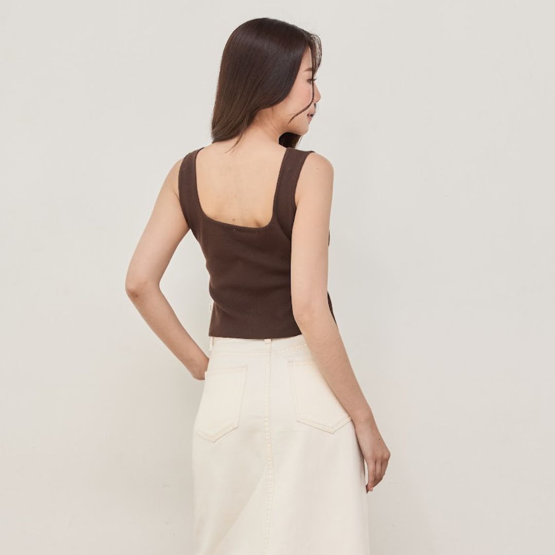 avocado - Nuna knit tank เสื้อกล้ามเนื้อผ้าไหมพรม ผ้านุ่ม ดีไซน์เว้าเอว