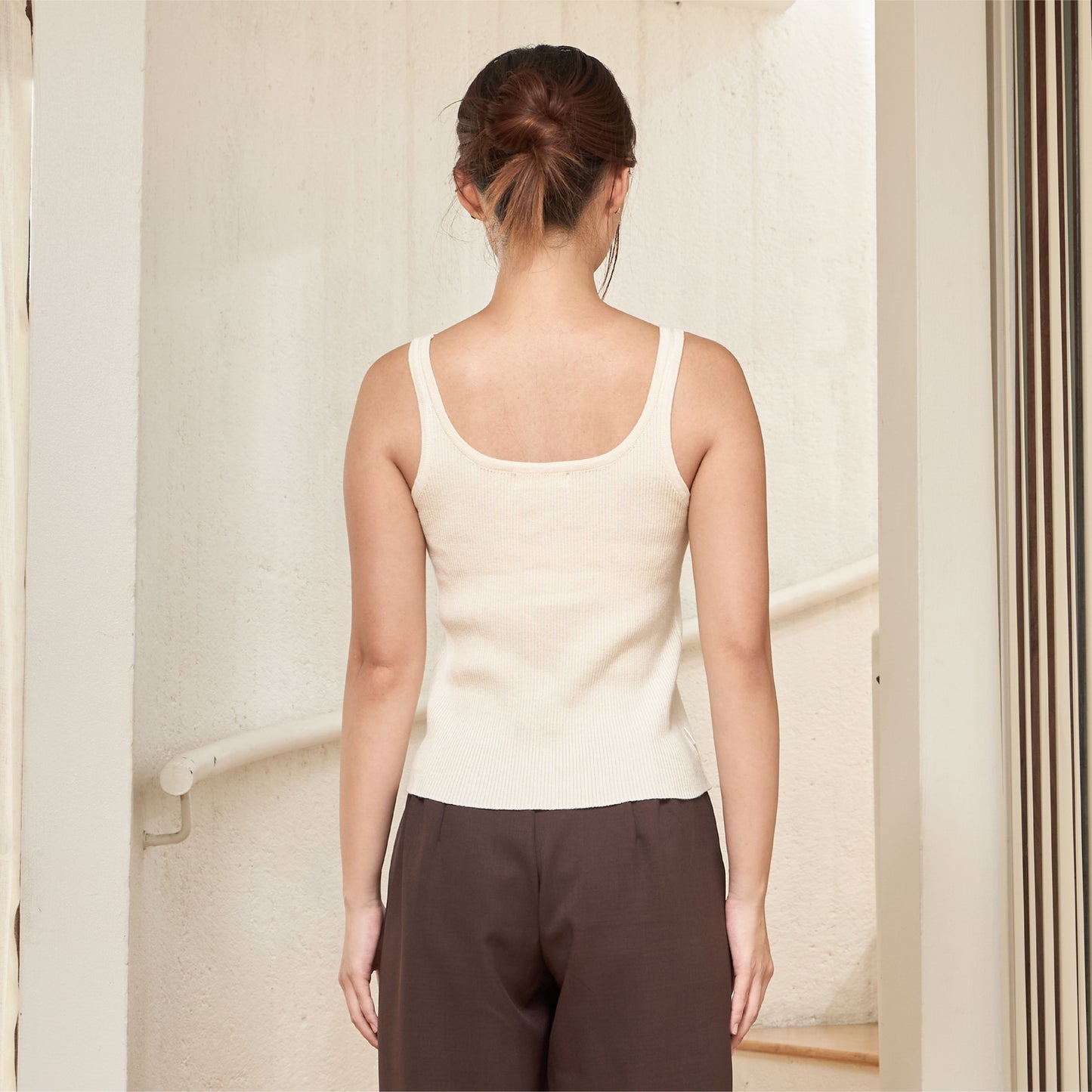 avocado - Madele Knit Tank เสื้อกล้ามเนื้อผ้าไหมพรมผ้าร่อง เข้ารูป ทรงสวย