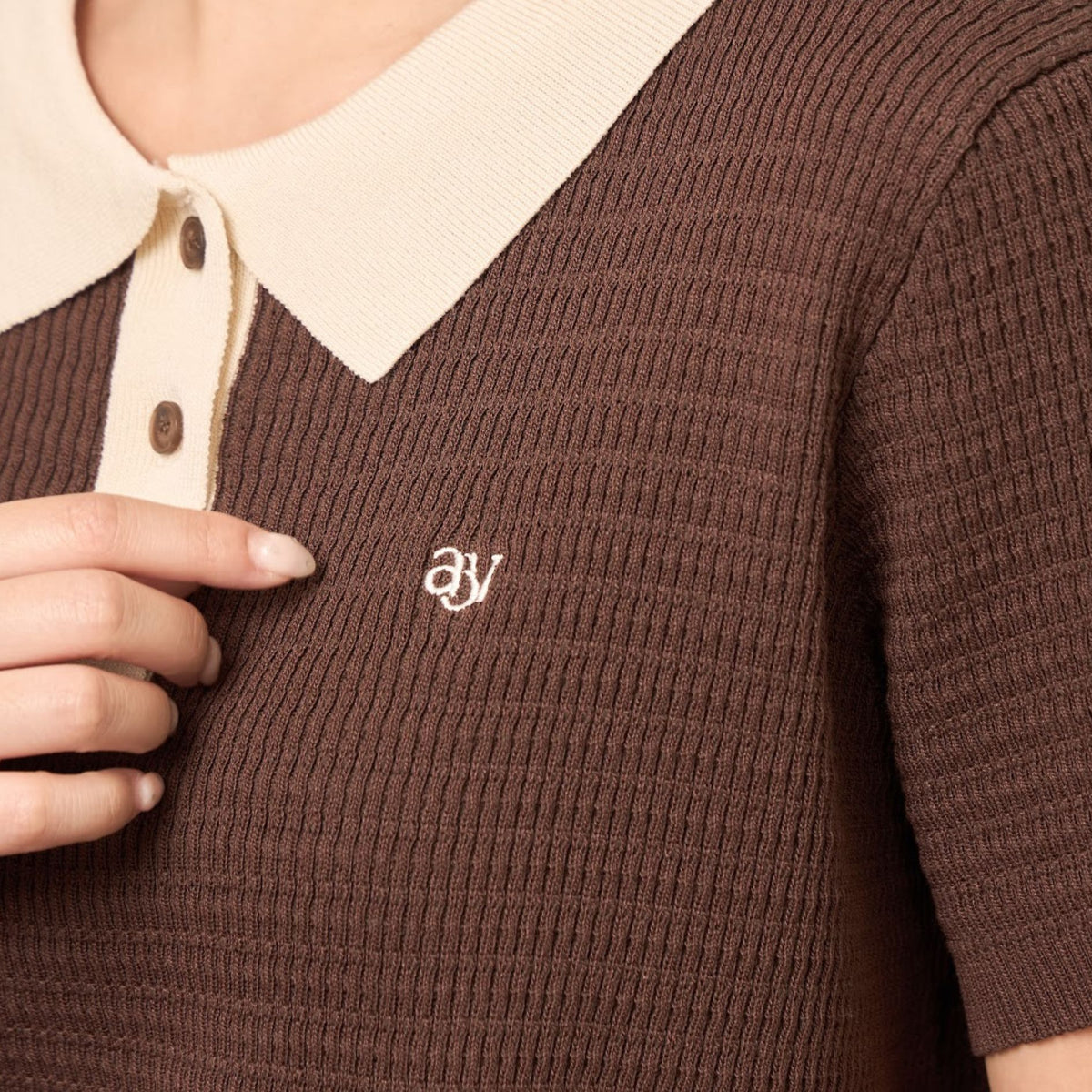 avocado - Shadow Shade Polo Tops เสื้อโปโลทรงครอป ยืดได้เยอะ ไม่ต้องรีด