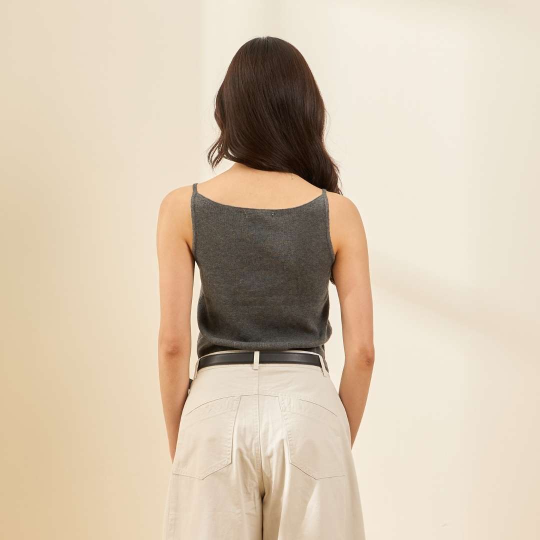 avocado - Cosmos Knit Camisole สายเดี่ยวคอปาด ดีไซน์เรียบง่าย ใส่ได้ทุกวัน