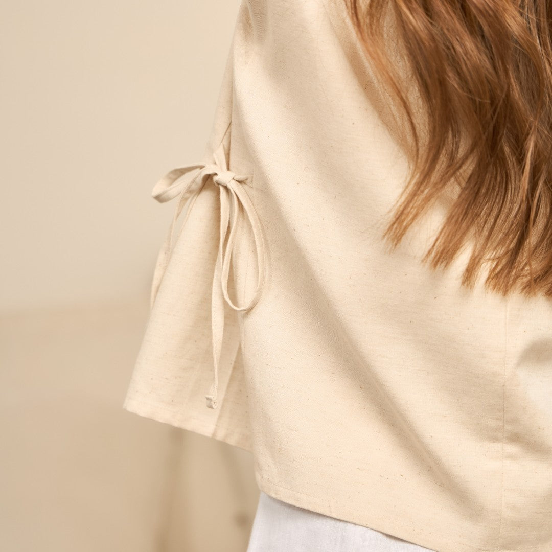 avocado - Huezy Blouse เสื้อแขนกุดคอกลม ลุคมินิมอล แมตช์ง่าย
