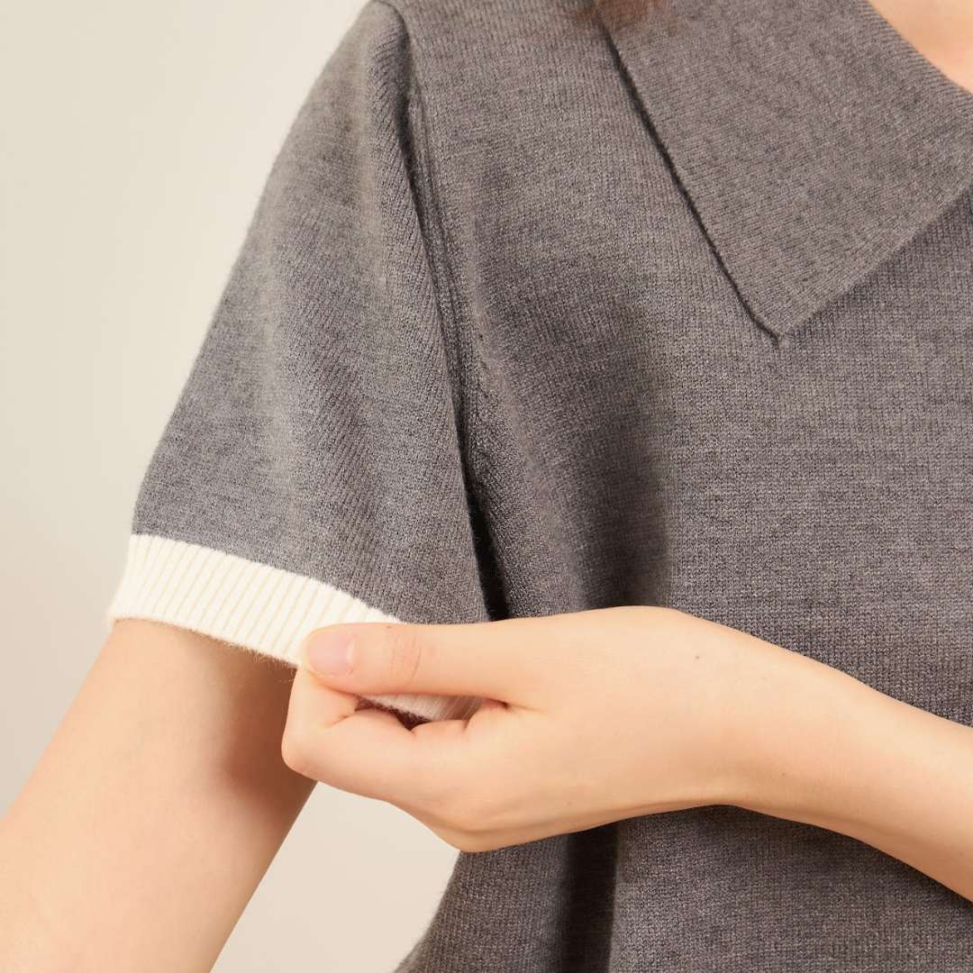 avocado - Twinny Knit Polo เสื้อโปโลทรงครอป เนื้อผ้าไหมพรม ดีเทลขอบทูโทน