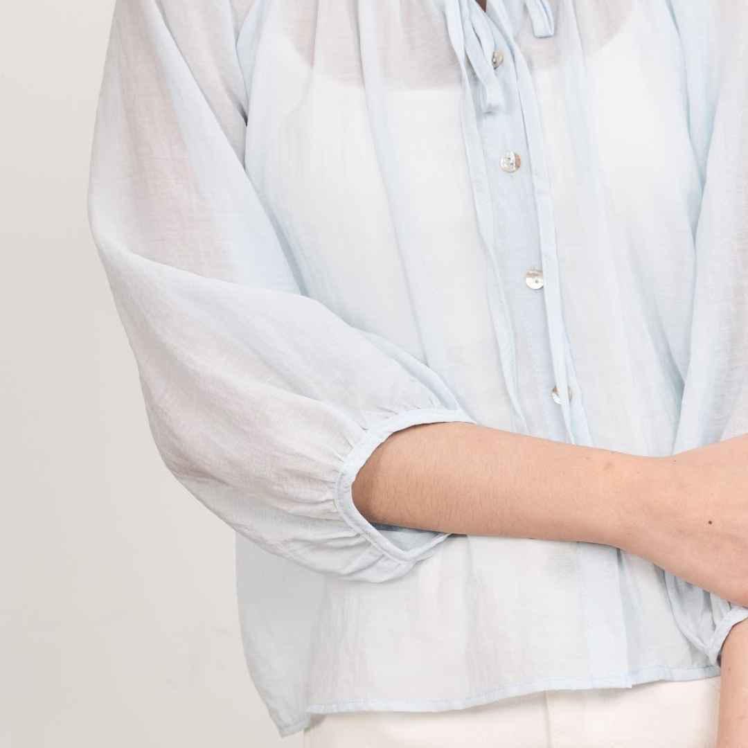 avocado - Hazel light blouse เสื้อเบลาส์ทรง Oversize เนื้อผ้า Tencel นุ่ม ลื่น ใส่สบาย