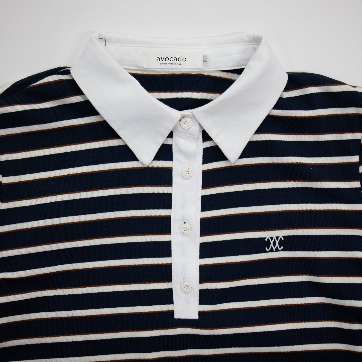 avocado - Petty Polo เสื้อโปโลคอปกลายทาง ดีเทลกระดุมลายกระ