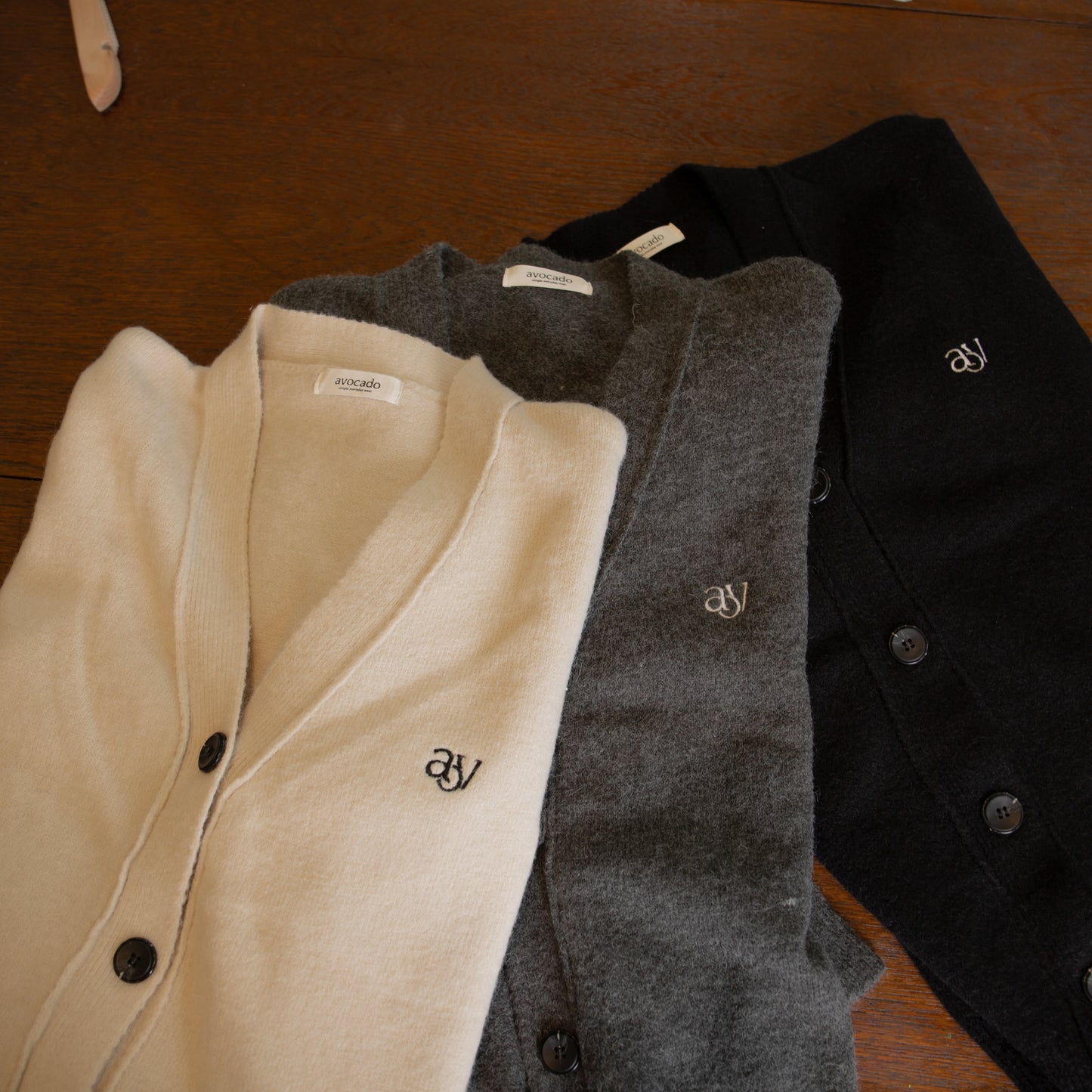 avocado - College Cardigan คาร์ดิแกนตัวใหญ่แบบ Unisex