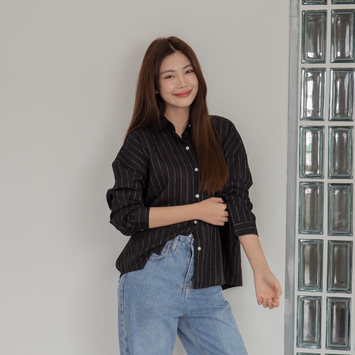 avocado - Parlin Line Shirt เสื้อเชิ้ตลายทางผ้าคอตตอนผสมโพลีเอสเตอร์
