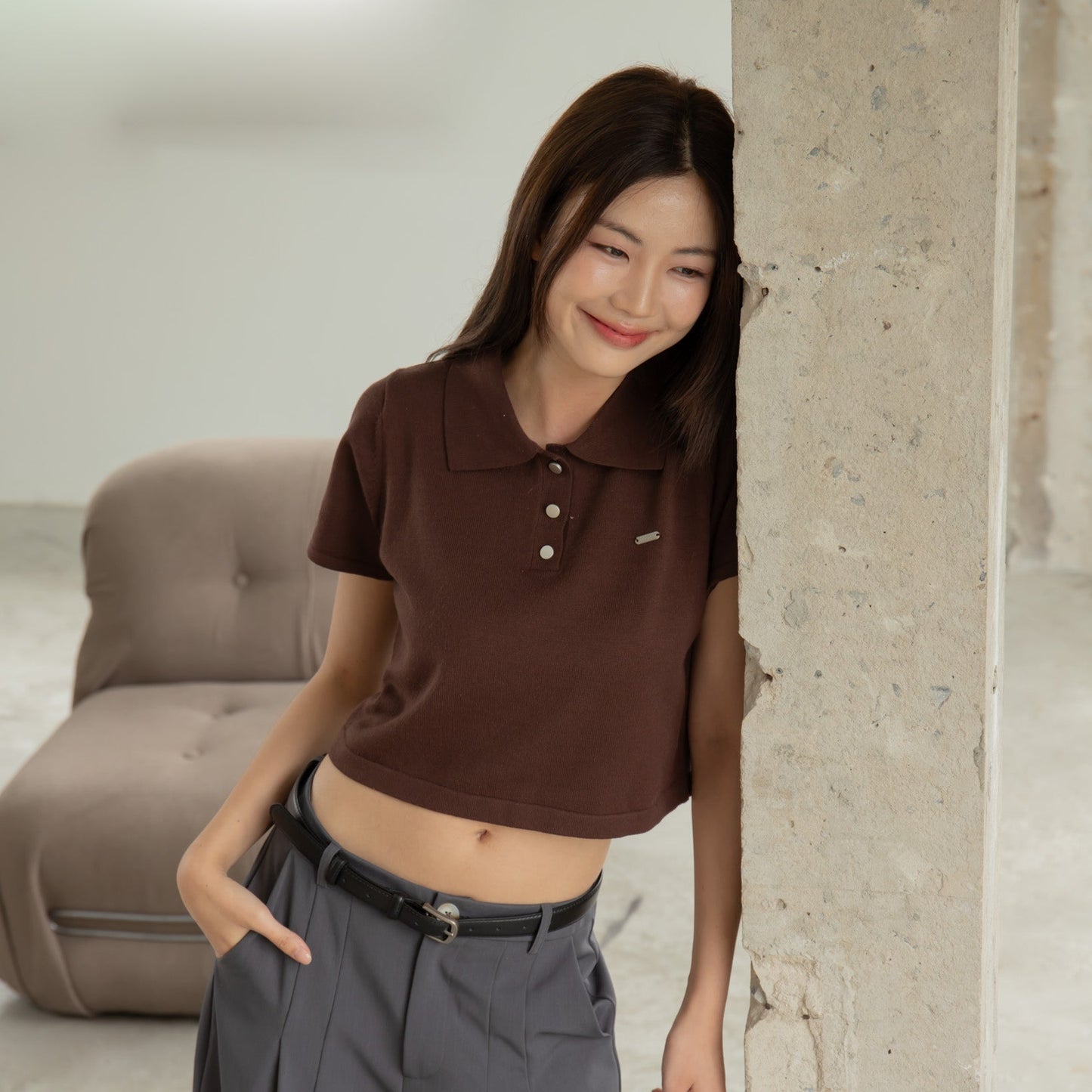 avocado - Lilo Knit Polo เสื้อโปโลครอป  แต่งดีเทลกระดุมเหล็ก