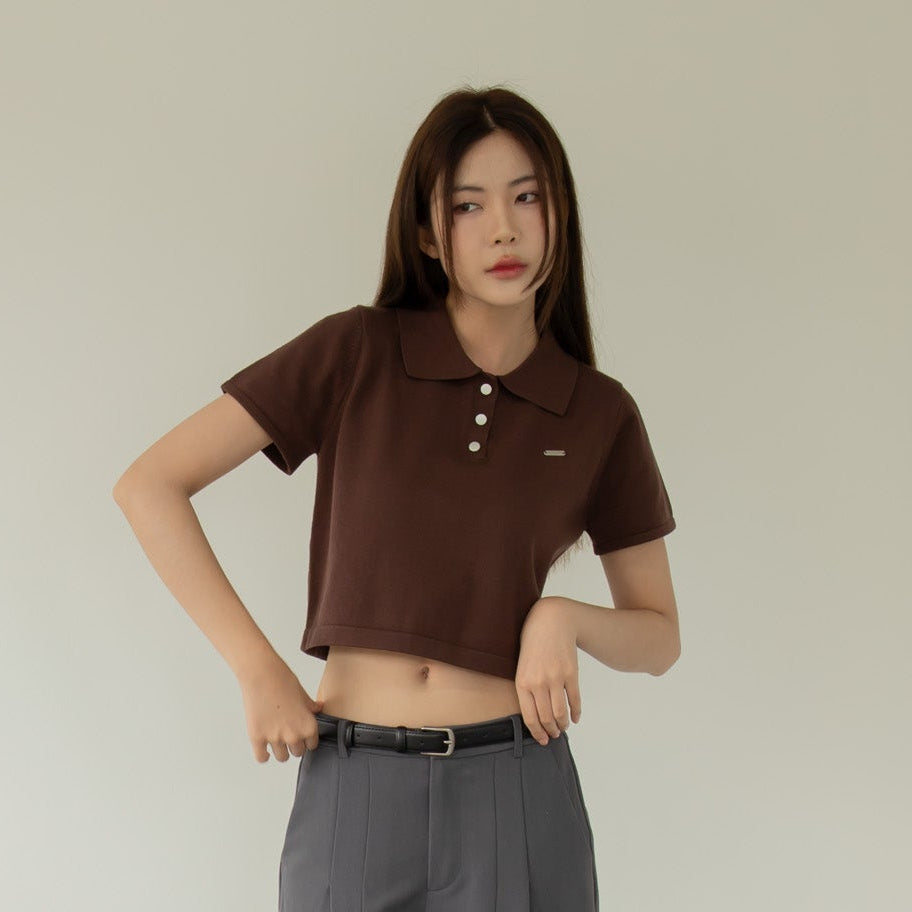 avocado - Lilo Knit Polo เสื้อโปโลครอป  แต่งดีเทลกระดุมเหล็ก