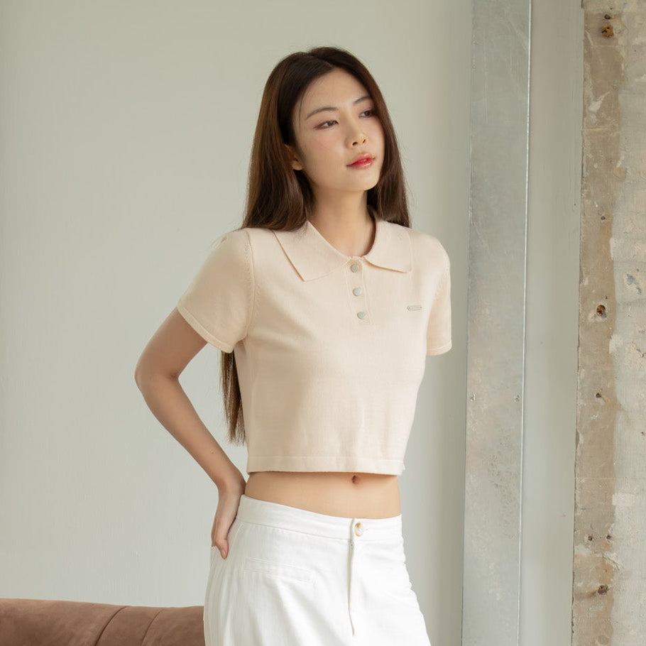 avocado - Lilo Knit Polo เสื้อโปโลครอป  แต่งดีเทลกระดุมเหล็ก