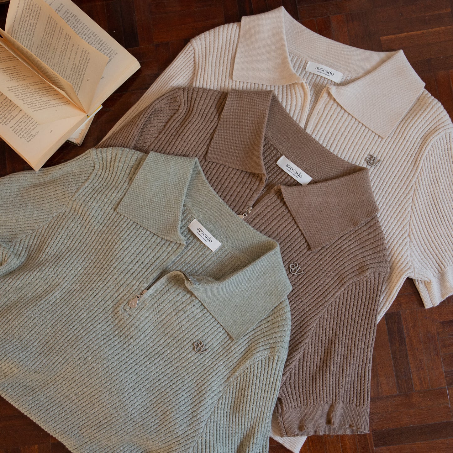 avocado - Barber Zip Polo เสื้อโปโลผ้าไหมพรมถัก waffle