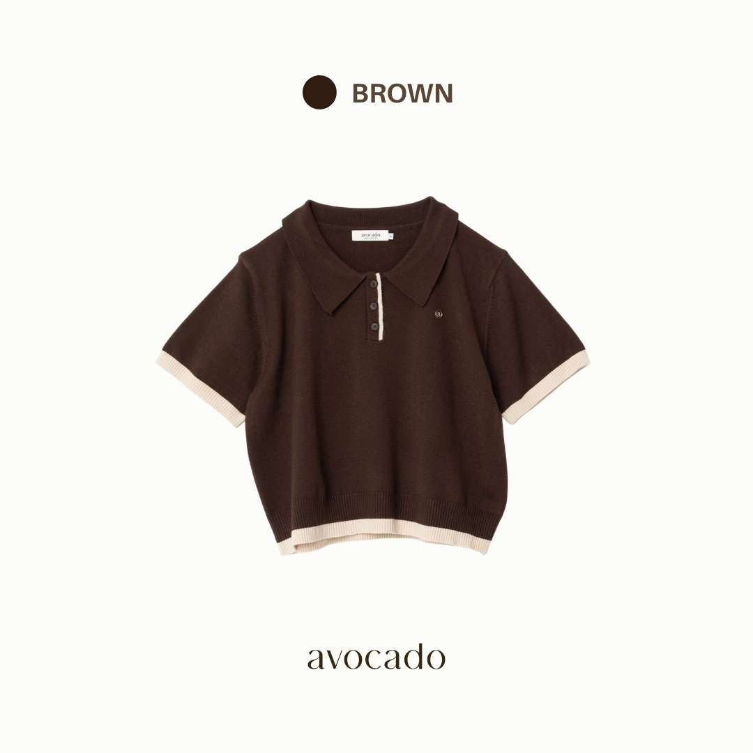 avocado - Twinny Knit Polo เสื้อโปโลทรงครอป เนื้อผ้าไหมพรม ดีเทลขอบทูโทน