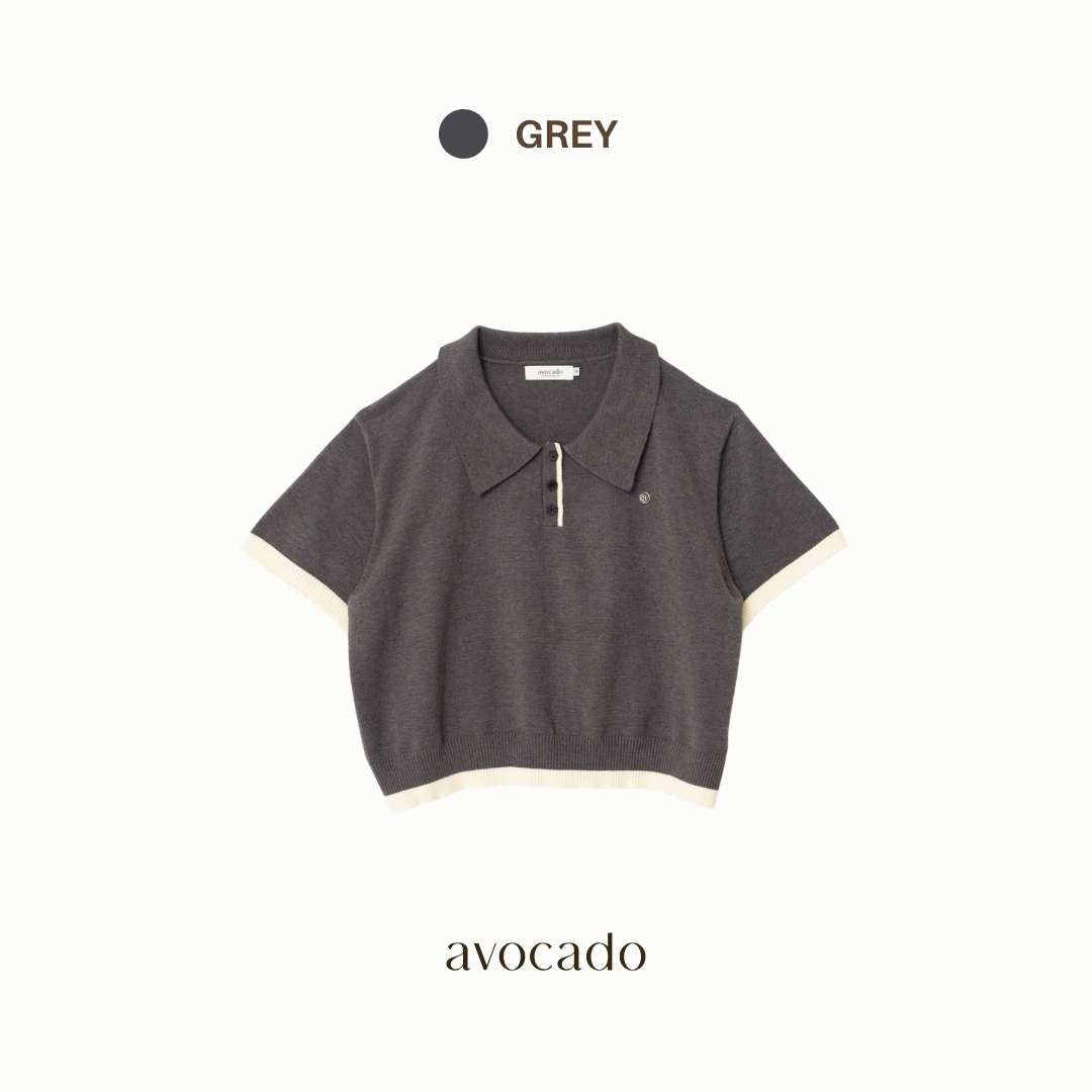 avocado - Twinny Knit Polo เสื้อโปโลทรงครอป เนื้อผ้าไหมพรม ดีเทลขอบทูโทน
